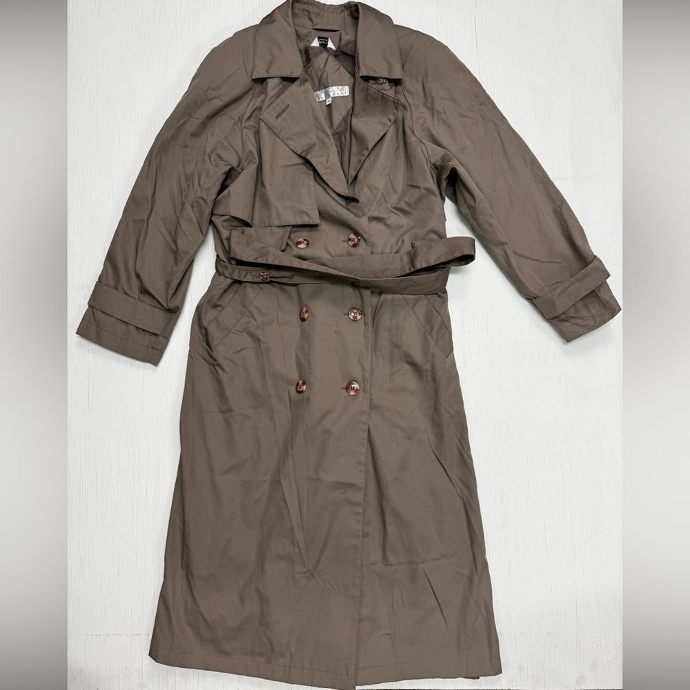 Elegant Women's Tan Trench Coat